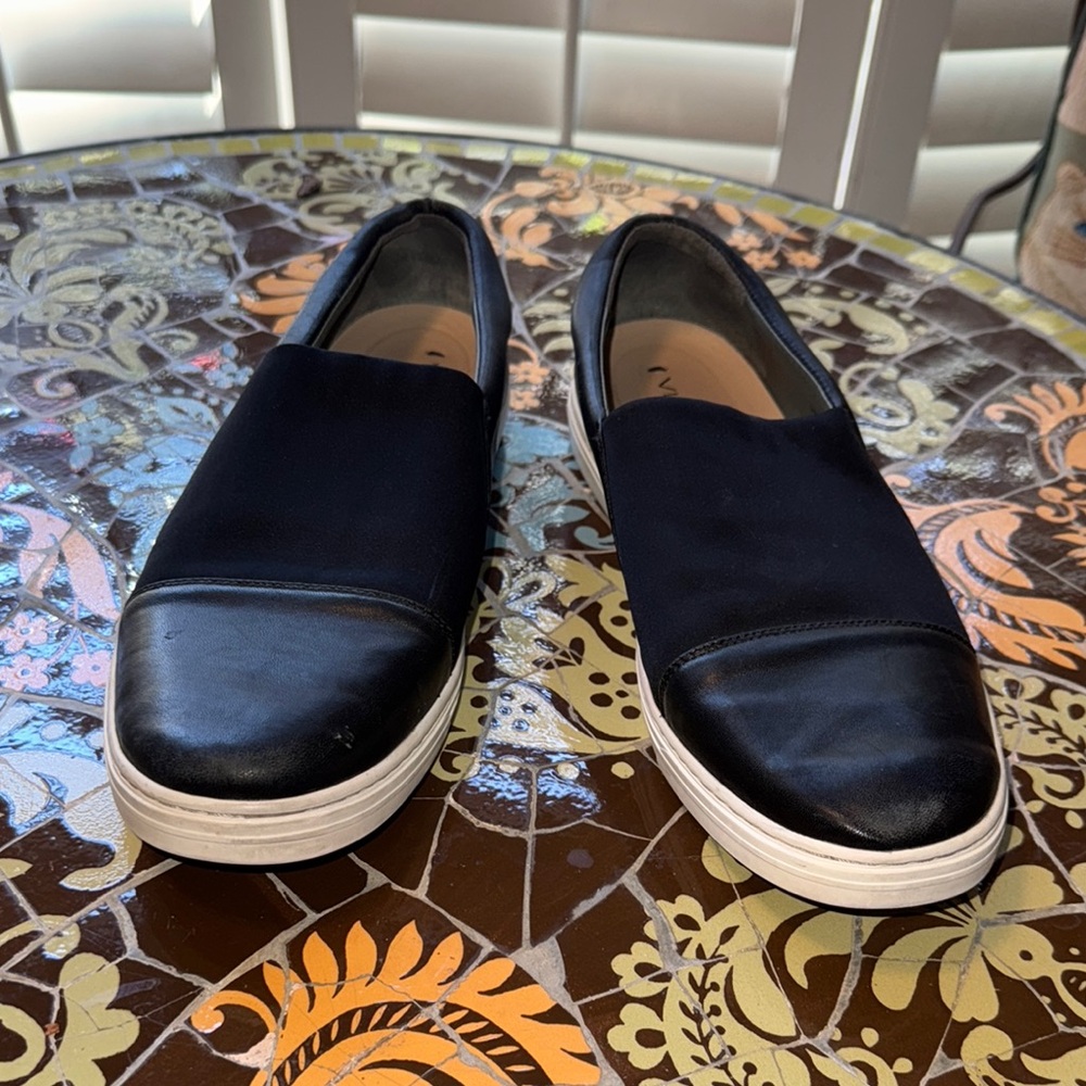 VIA SPIGA WOMANS LEATHER ELASTIC SNEAKER SZ: 9 US/ 39 EU